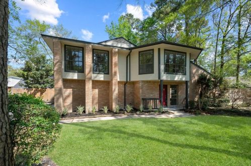 423 Brenda Ln, Conroe, TX 77385-9006
