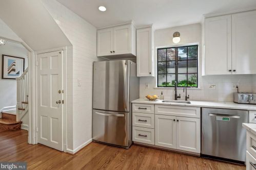 5921 31st Pl, Washington, DC 20015-1677