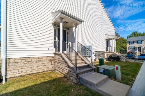 332 Oxford Oak Dr, Blacklick OH  43004-8481 exterior