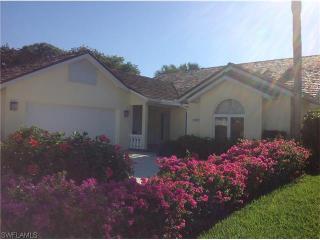 700 Heathery Ln, Naples FL  34108-8513 exterior