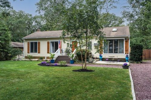 69 Wildwood Dr, Baiting Hollow, NY 11933-1129