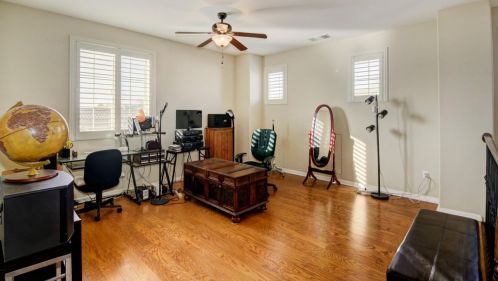 9872 Winkle Cir, Elk Grove CA  95757-6276 exterior