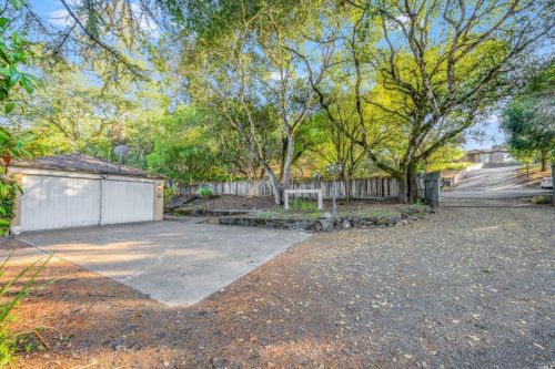 1546 Ronne Dr, Santa Rosa, CA 95404-5705