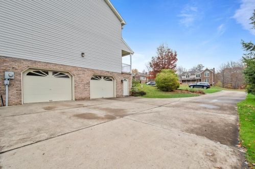 130 Maplevue Dr, Beaver Falls PA  15010-1475 exterior
