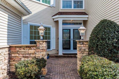 32 Hamlet Dr, Mount Sinai, NY 11766-3002