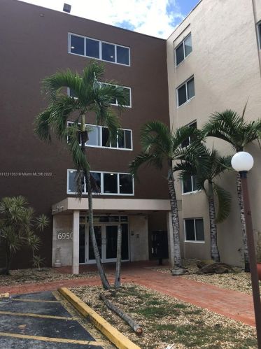 6950 186th St, Hialeah, FL 33015-3253