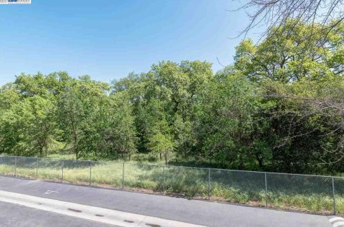 2185 Arroyo Ct, Pleasanton CA  94588-8139 exterior
