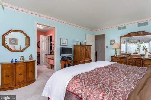 6529 Baywood Dr, Harrisburg PA 17111-6894 exterior