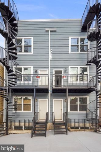 1111 Holbrook Ter, Washington DC 20002-2704 exterior