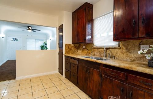 11131 Pine Ave, Lynwood CA  90262-2930 exterior