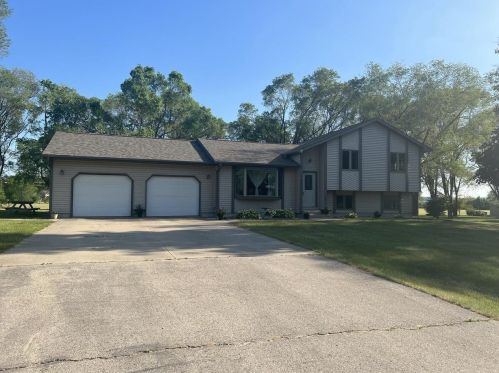 157 Tara Dr, Tomah, WI 54660-2221