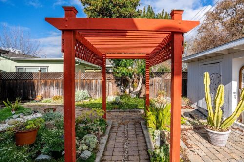 415 Washo Dr, Ukiah CA  95482-5136 exterior