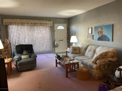 49 River Edge Dr, Bricktown, NJ 08724-1338