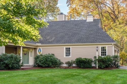 8 Pickman Dr, Bedford, MA 01730-1005