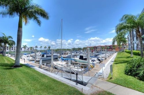 807 River Point Dr, Naples FL 34102-3477 exterior