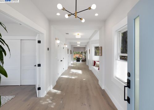 5926 Dover St, Oakland CA  94609-1426 exterior