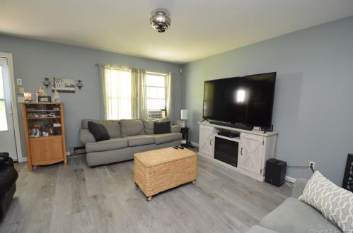 72 Bishop St, Bristol, CT 06010-7527