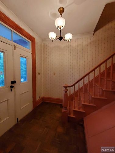 472 High St, Closter, NJ 07624-2628