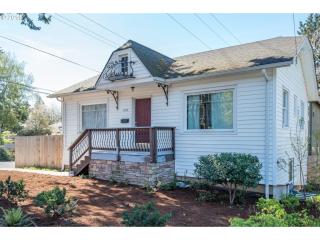 5233 Cesar E Chavez Blvd, Portland, OR 97202-8027
