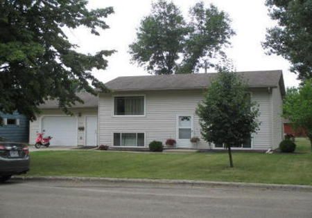 917 4th St, Wahpeton, ND 58075-4918