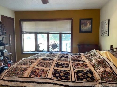 15 Lena Dr, Uncasville CT  06382-1405 exterior