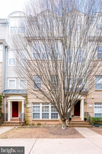 7150 Little Thames Dr, Gainesville, VA 20155-4019
