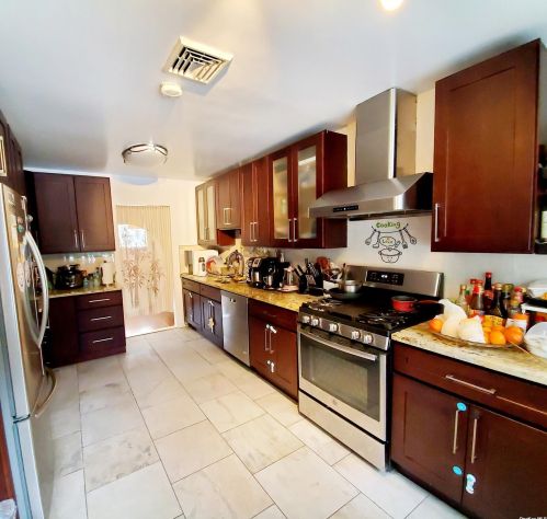 11 Favorite Ln, Muttontown NY  11753-2348 exterior