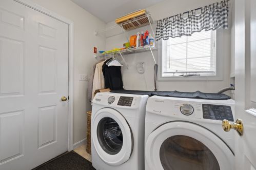 78 Marshview Cir, Seabrook NH 03874-4686 exterior