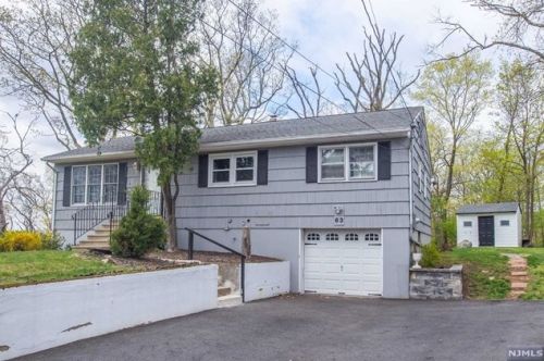 63 Calumet Ave, Oakland, NJ 07436-2902
