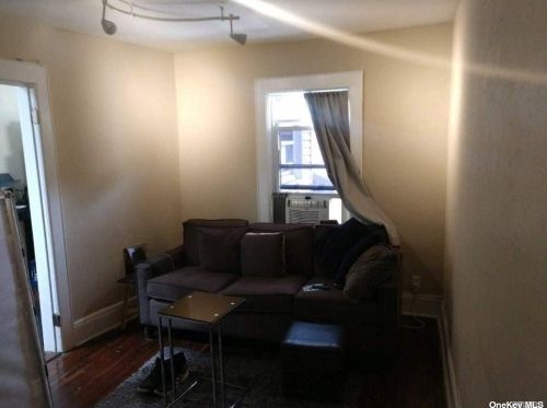 92-22 92nd St, Jamaica, NY 11421-2101