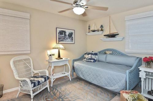 1097 Alhambra Cir, Naples FL 34103-3287 exterior