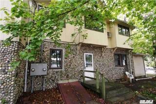 4 New York Ave, Scotts Beach NY  11789-2517 exterior