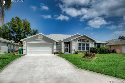 6812 Frost Ter, Fort Pierce, FL 34952-8235