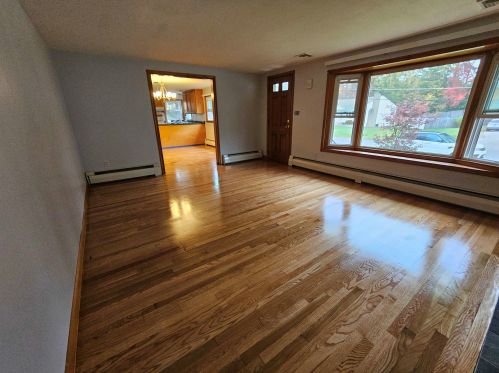 6 Gln Denin Dr, Salem NH  03079-2302 exterior
