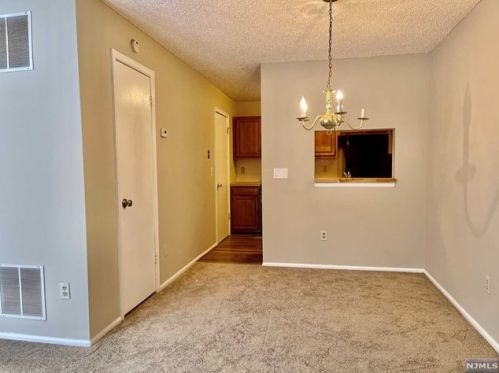 1206 Sycamore Ln, Mahwah NJ  07430-2368 exterior