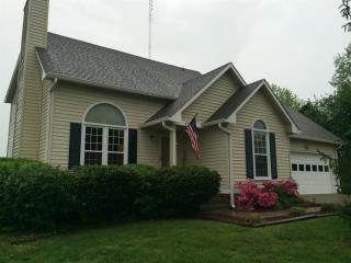 453 Bluff Dr, Clarksville, TN 37043-1744