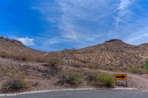 718 Coral Gables Dr, Phoenix, AZ 85022-3714