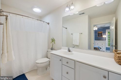 14829 Cox Creek Ct, Haymarket VA  20169-2626 exterior