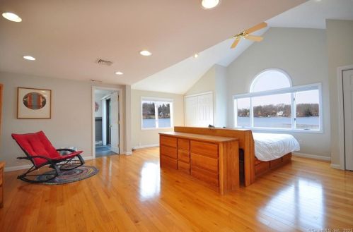 26 Birch St, Waterbury CT  06704-3806 exterior