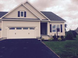 16 Bogart Ct, Glens Falls, NY 12804-9709