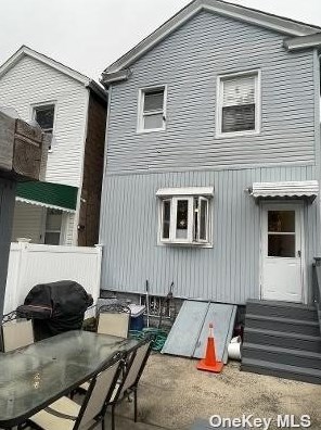 91-23 89th St, Jamaica, NY 11421-1323