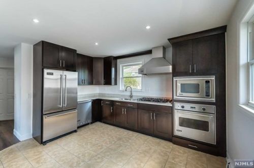 36 Falmouth Ave, Elmwood Park NJ  07407-1642 exterior