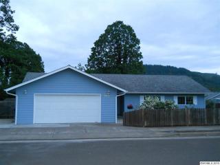 564 Dampier Dr, Philomath, OR 97370-9368