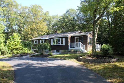 157 Thurston St, Wrentham, MA 02093-1621