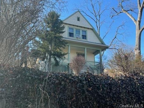 4 Wallace Pl, White Plains NY  10606-3211 exterior