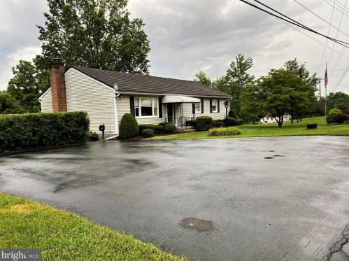 1474 Old Bernville Rd, Dauberville, PA 19533-9127