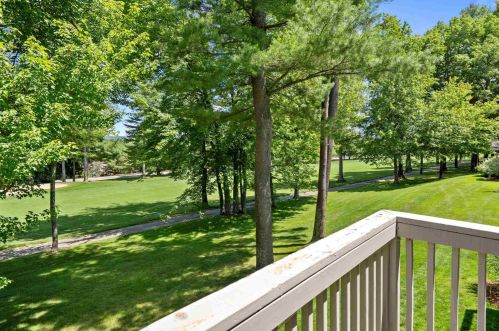 39 Hawthorne Village Rd, Nashua, NH 03062-4201