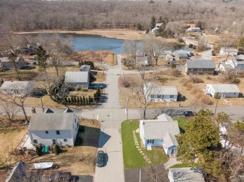 18 Lakeview Dr, South Kingstown RI  02882-1223 exterior