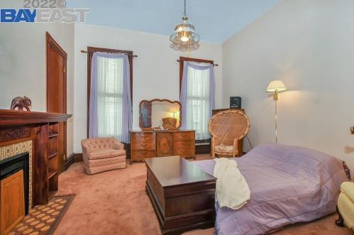 1231 Adeline St, Oakland CA 94607-2810 exterior