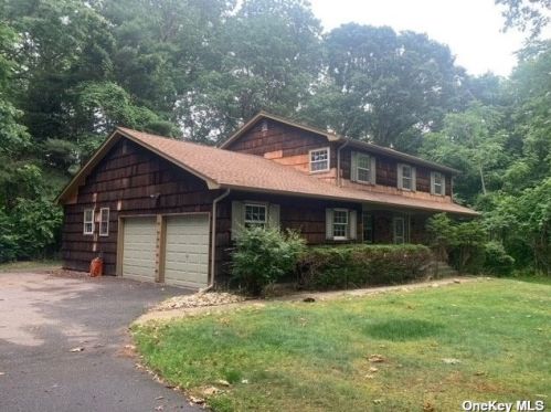 18 Williamsburg Dr, Northport, NY 11768-2548